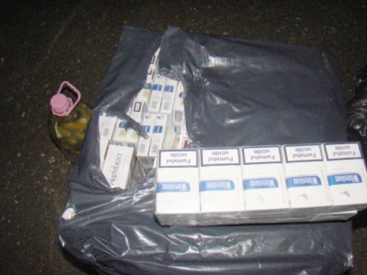 Percheziţii: 77.900 de ţigarete, confiscate în Constanţa